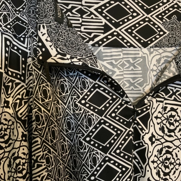 Woman’s Jersey Black & White Skirt - Picture 3 of 6